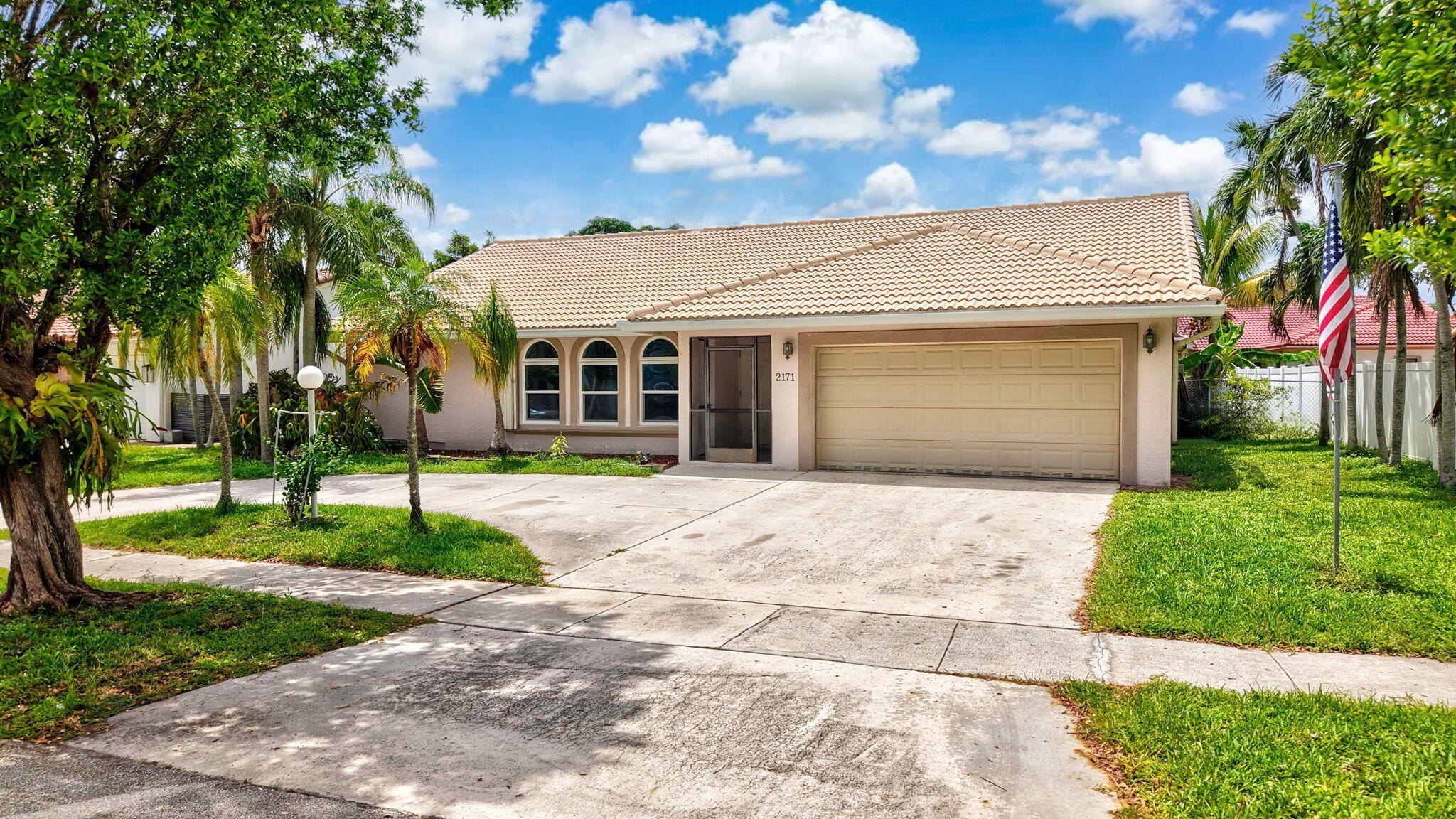2171 NW 76th Ave – photo 1