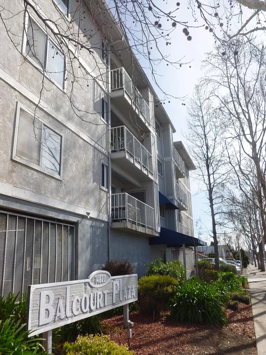 Balcourt Plaza – photo 2