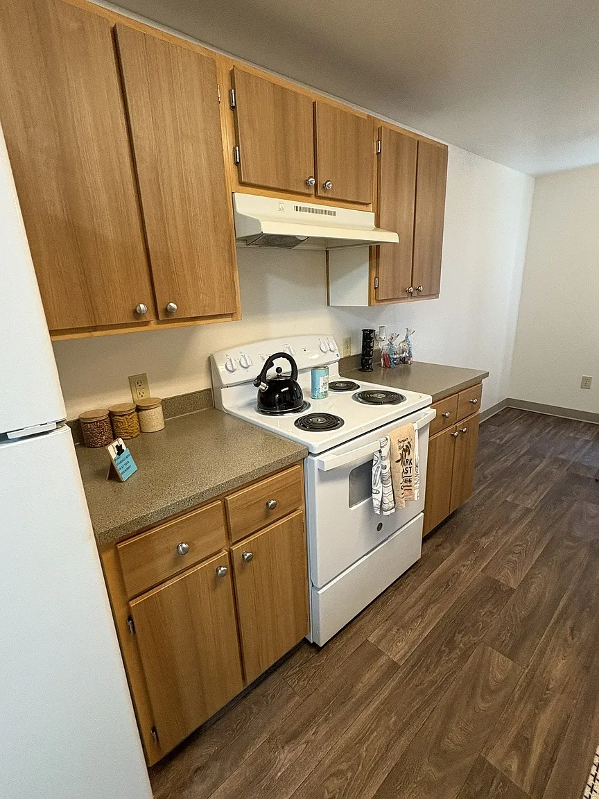 Windsor Manor Apartments – photo 2