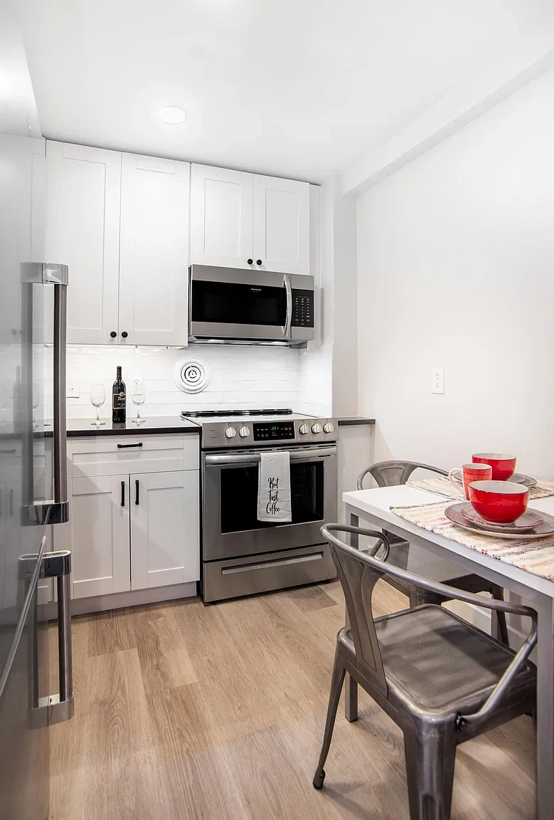 Circle Arms Apartments – photo 2