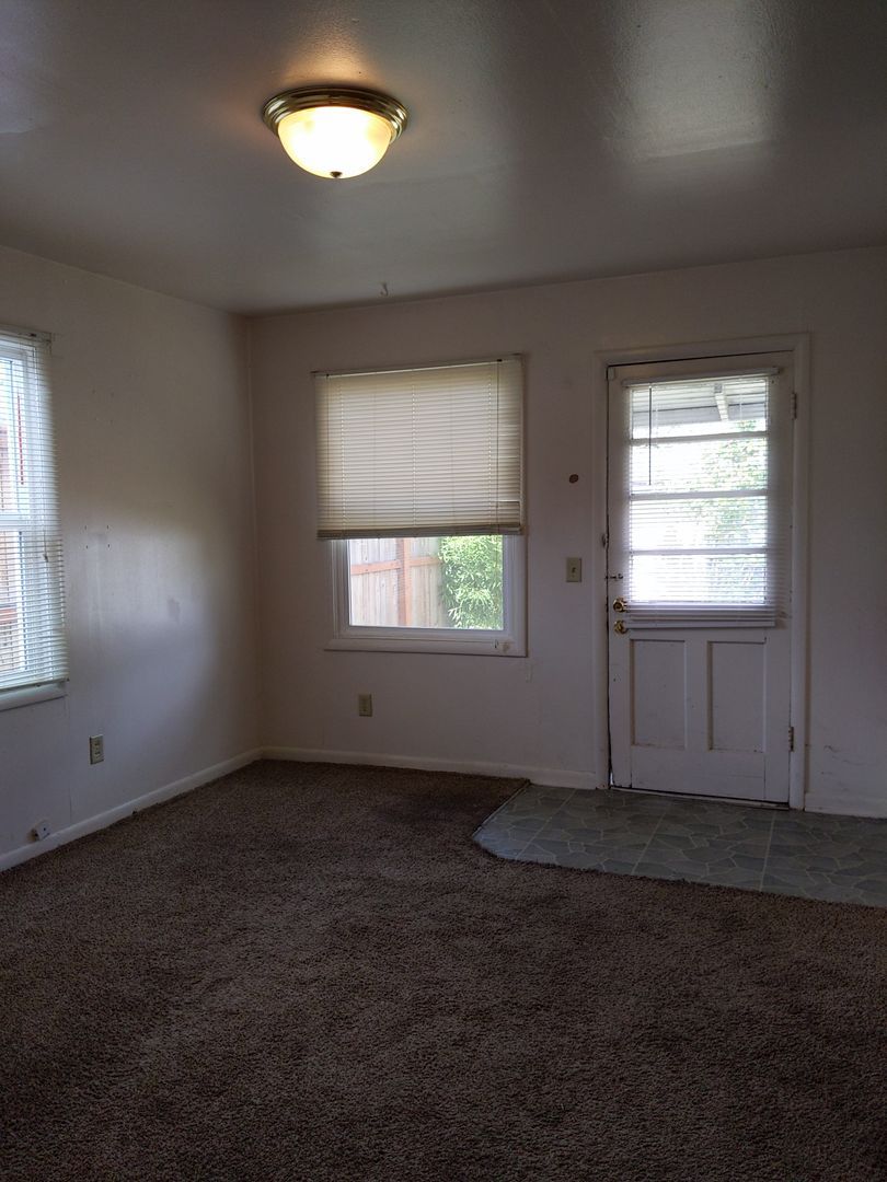 330 Howard Ave unit 1/2 – photo 4