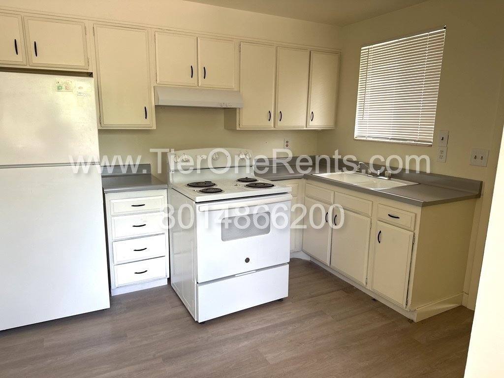 2271 E Gregson Ave – photo 4