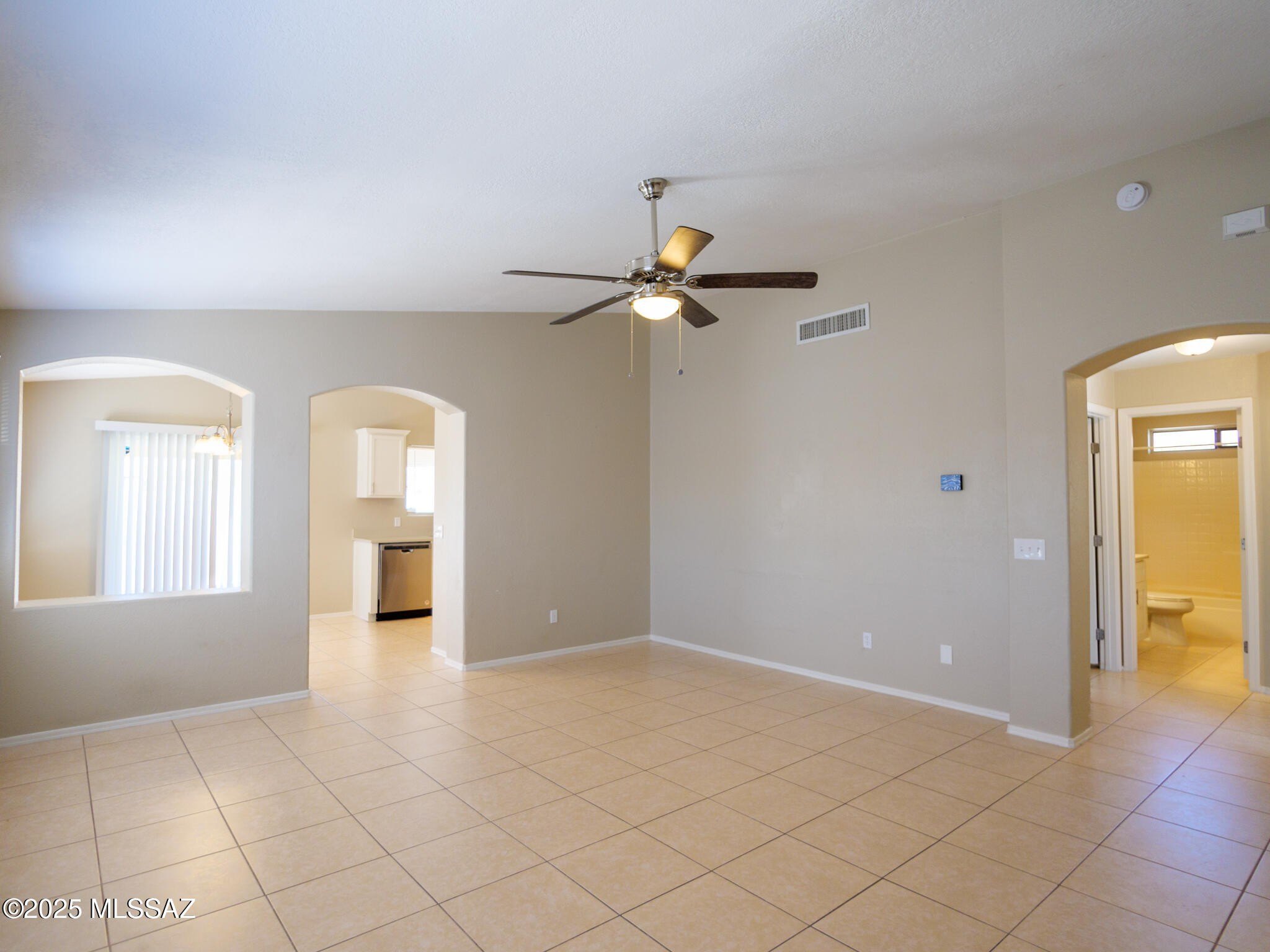 1672 W Wood Crest Ct – photo 4