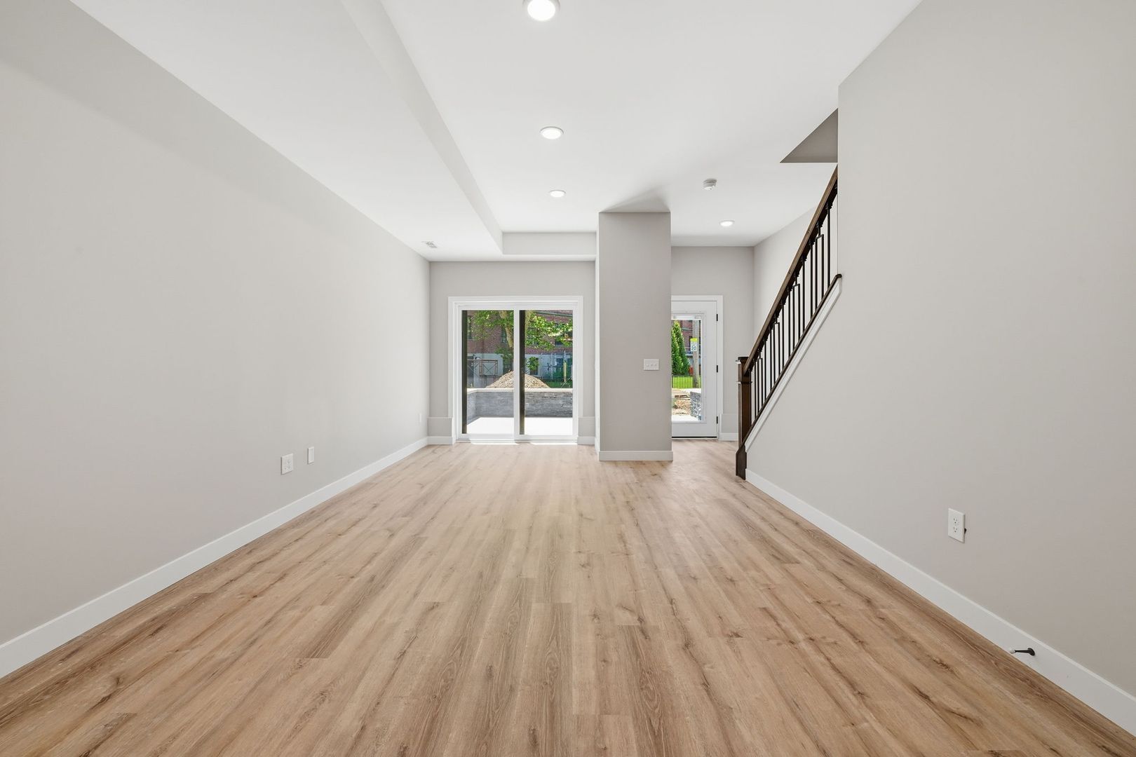 4728 Walworth Ave – photo 2