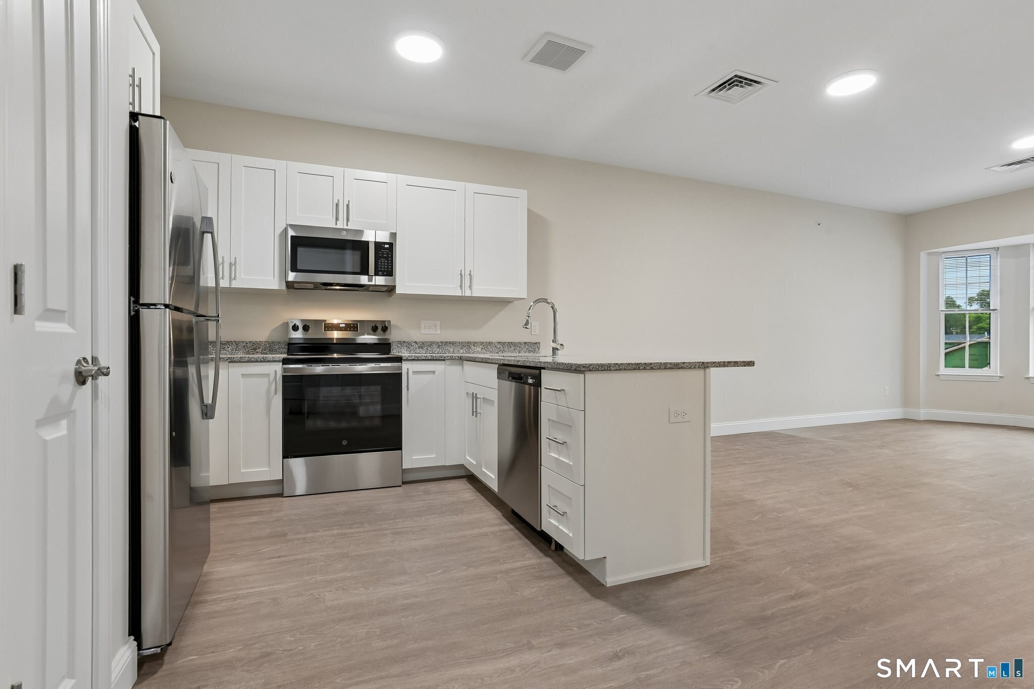 55 Steele Blvd #217 – photo 2
