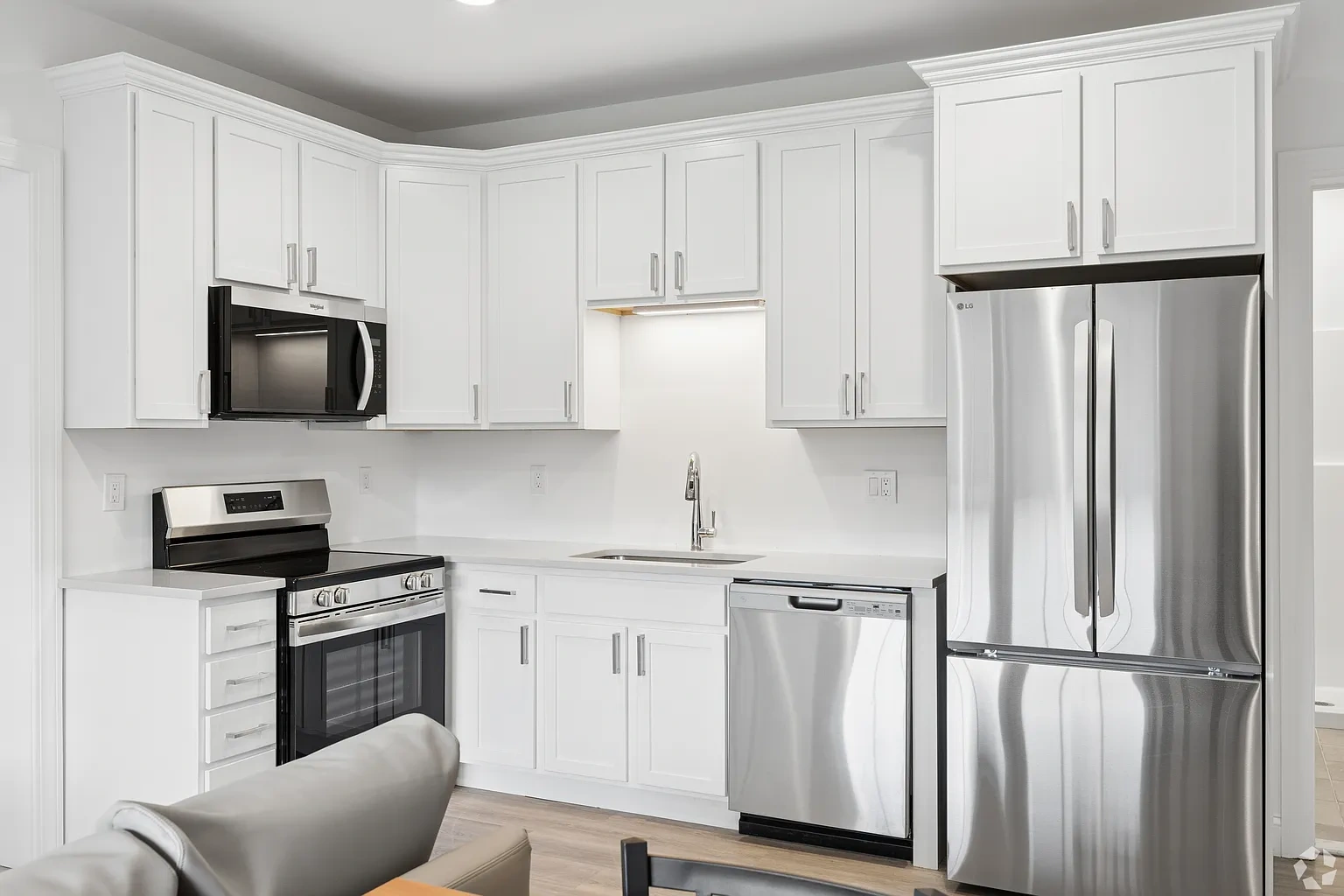 Residences on Main – photo 3