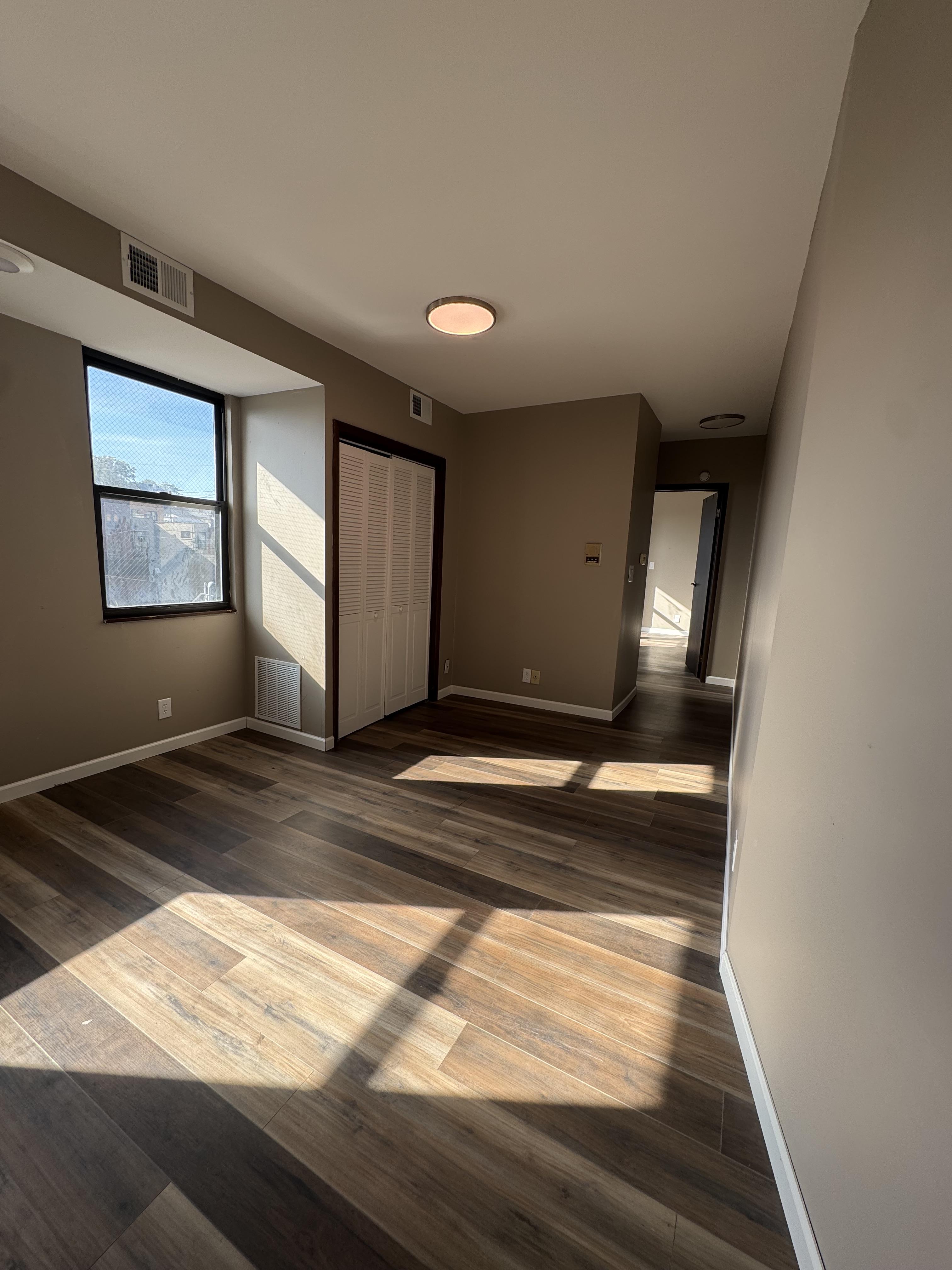 2905 Glenmore Ave unit 8 – photo 2