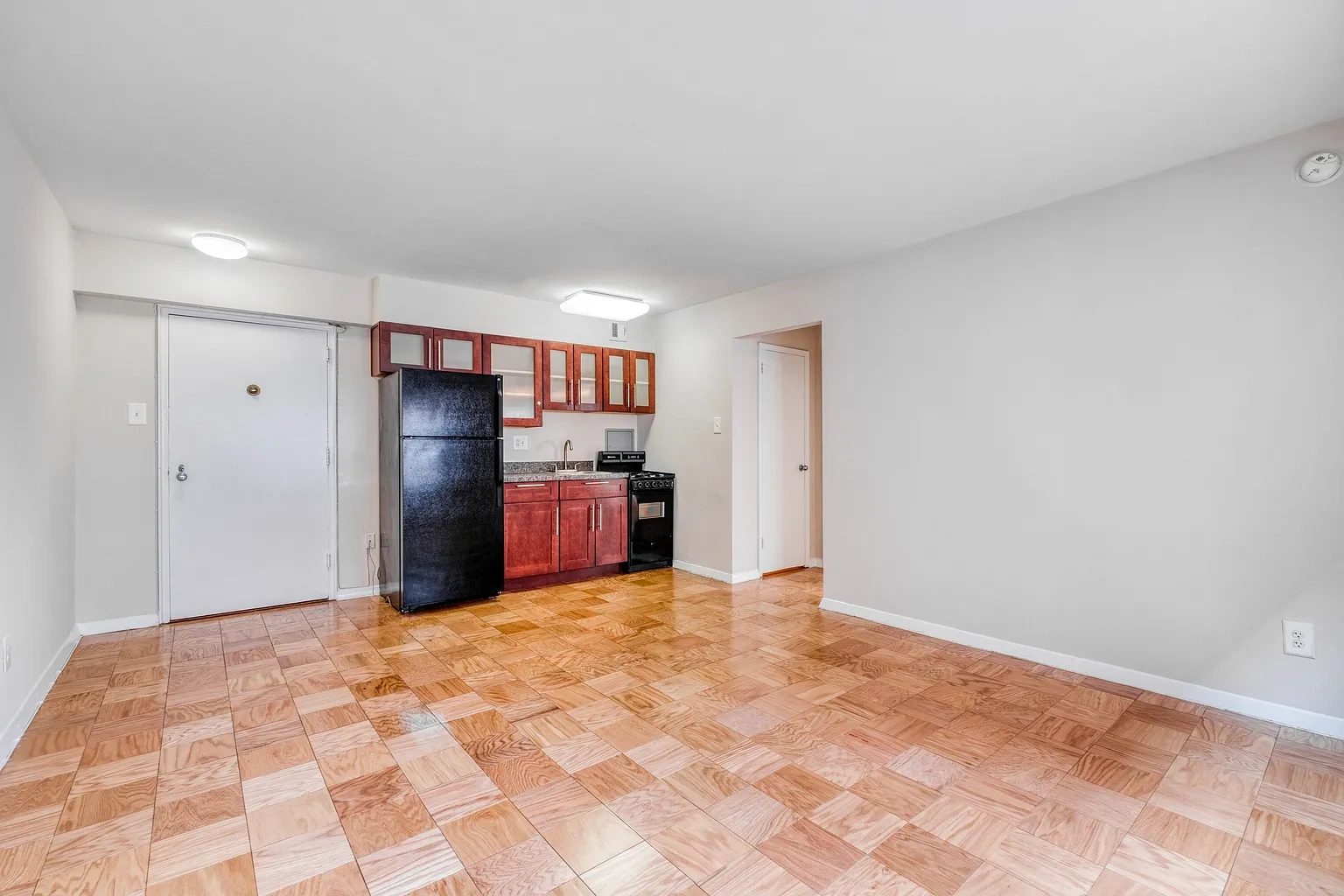 Capital Plaza Apartments – photo 5