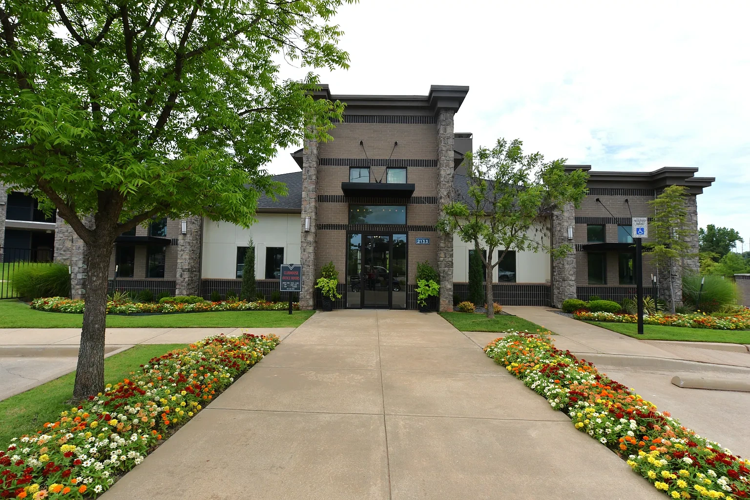 Legend V Apartments – photo 2