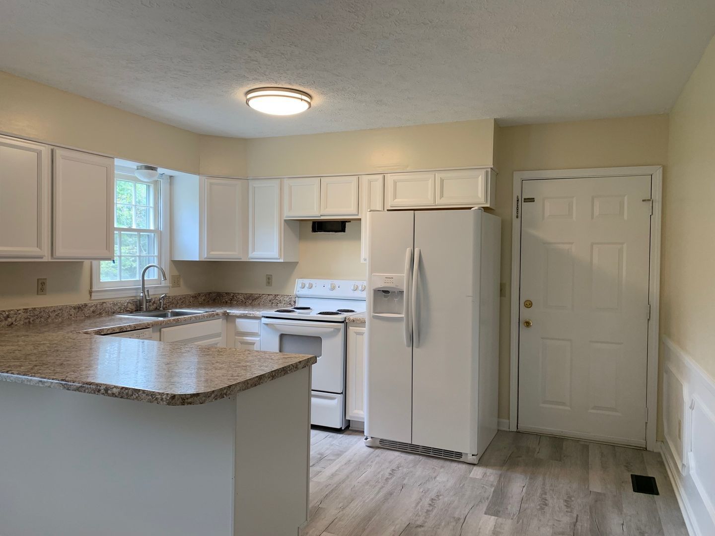208 Woodbine Dr – photo 5