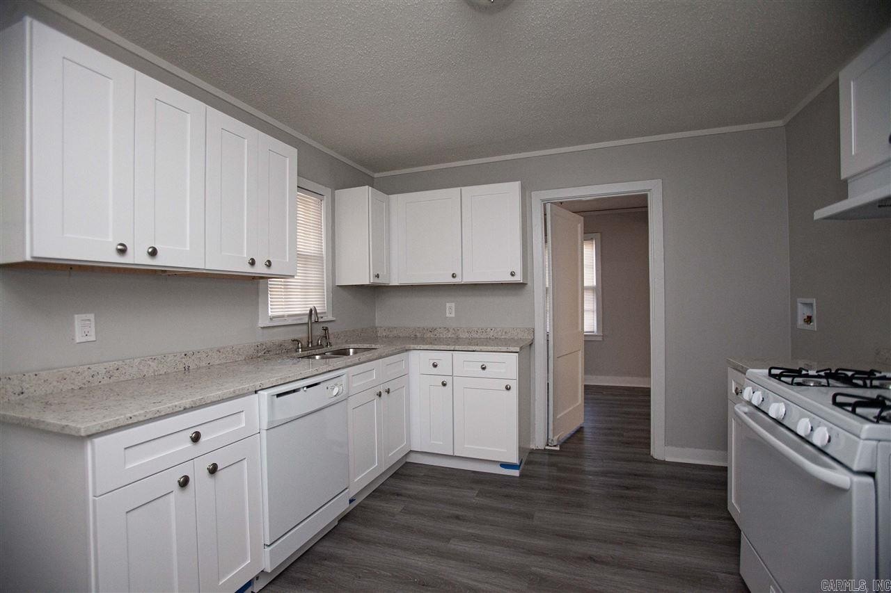 926 W 29th St – photo 4