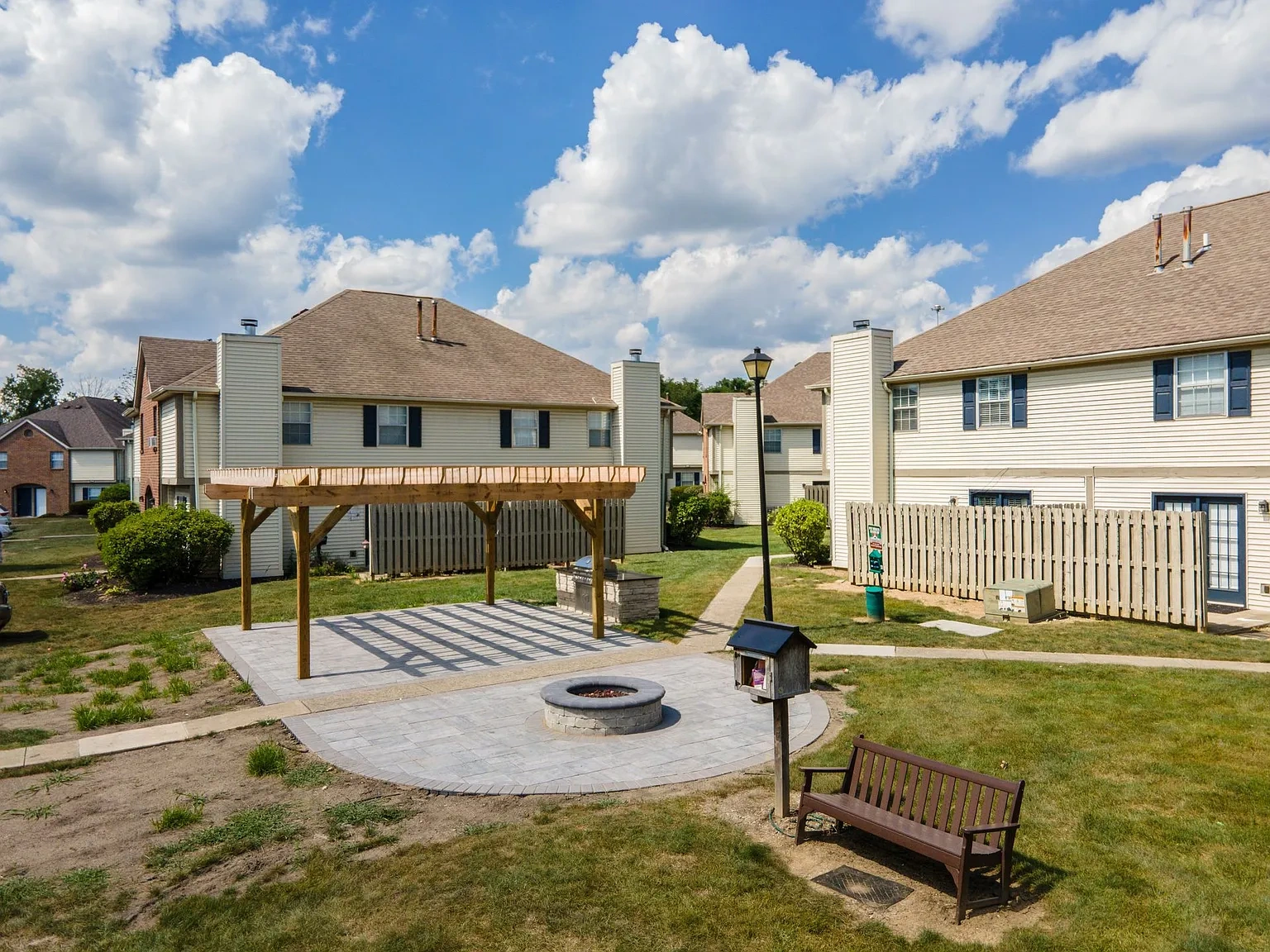 TOWNHOMES AT MCNAUGHTEN – photo 4