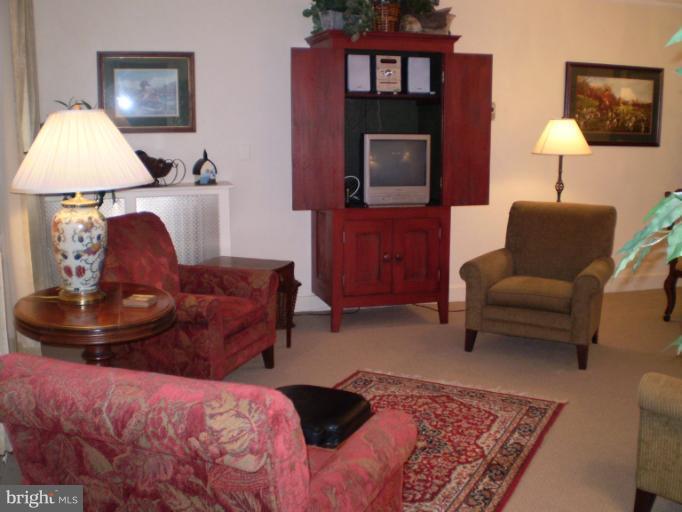 77 Maryland Ave – photo 3