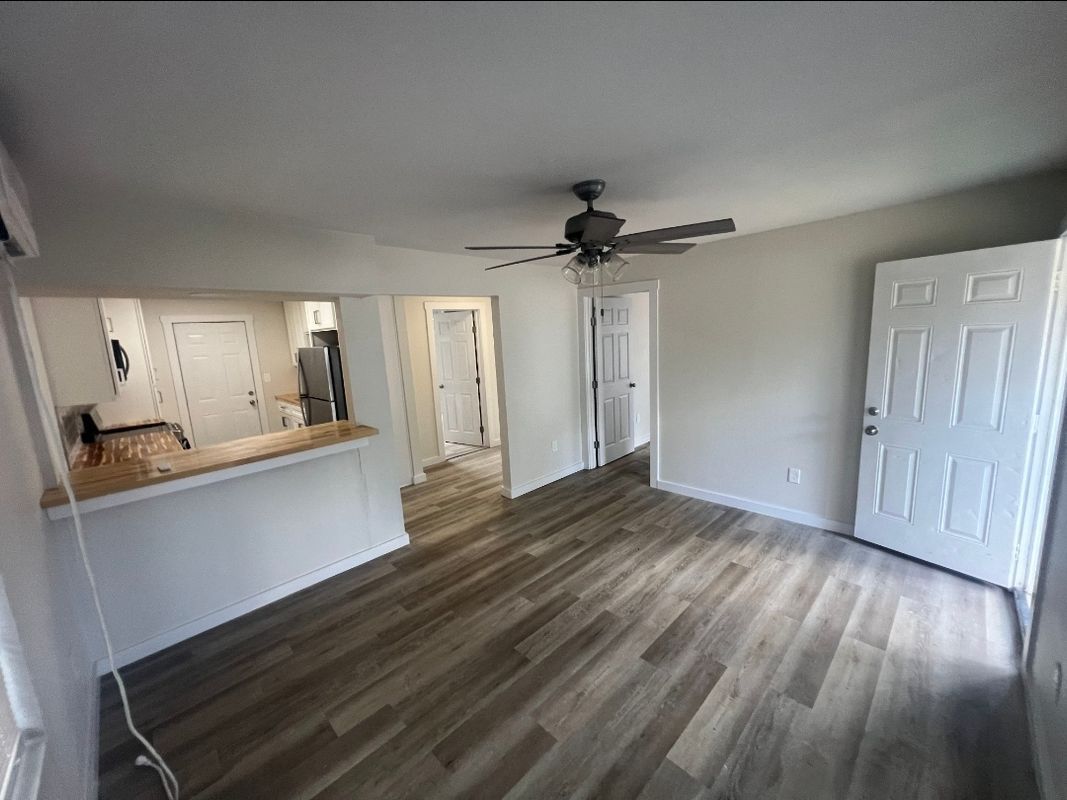 426 Garfield Dr – photo 2