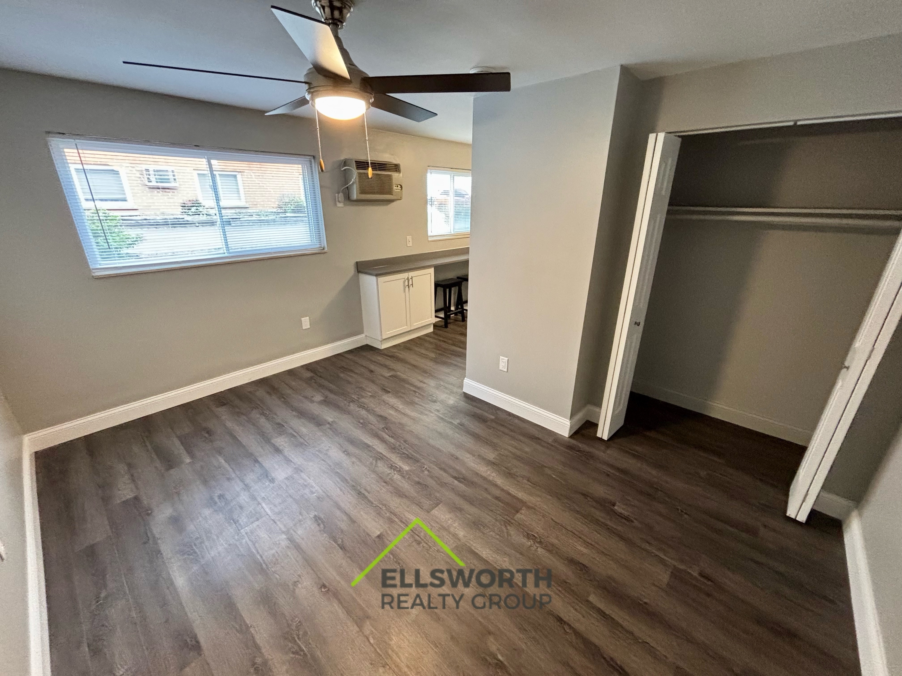 2204 Lawn Ave unit 1 – photo 2