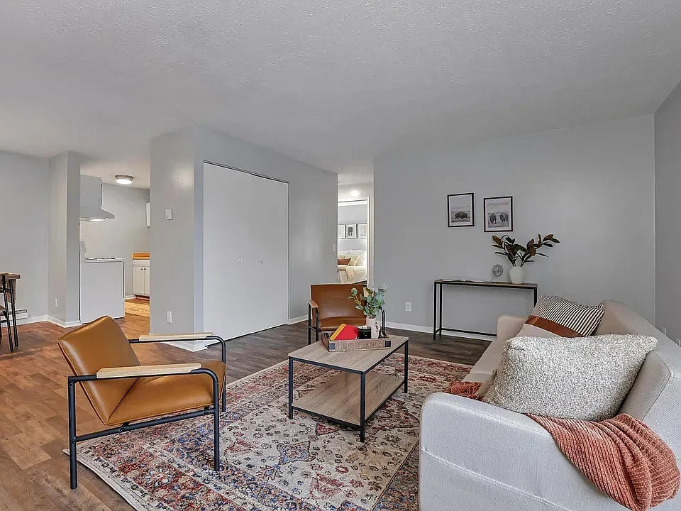 640 King St – photo 5