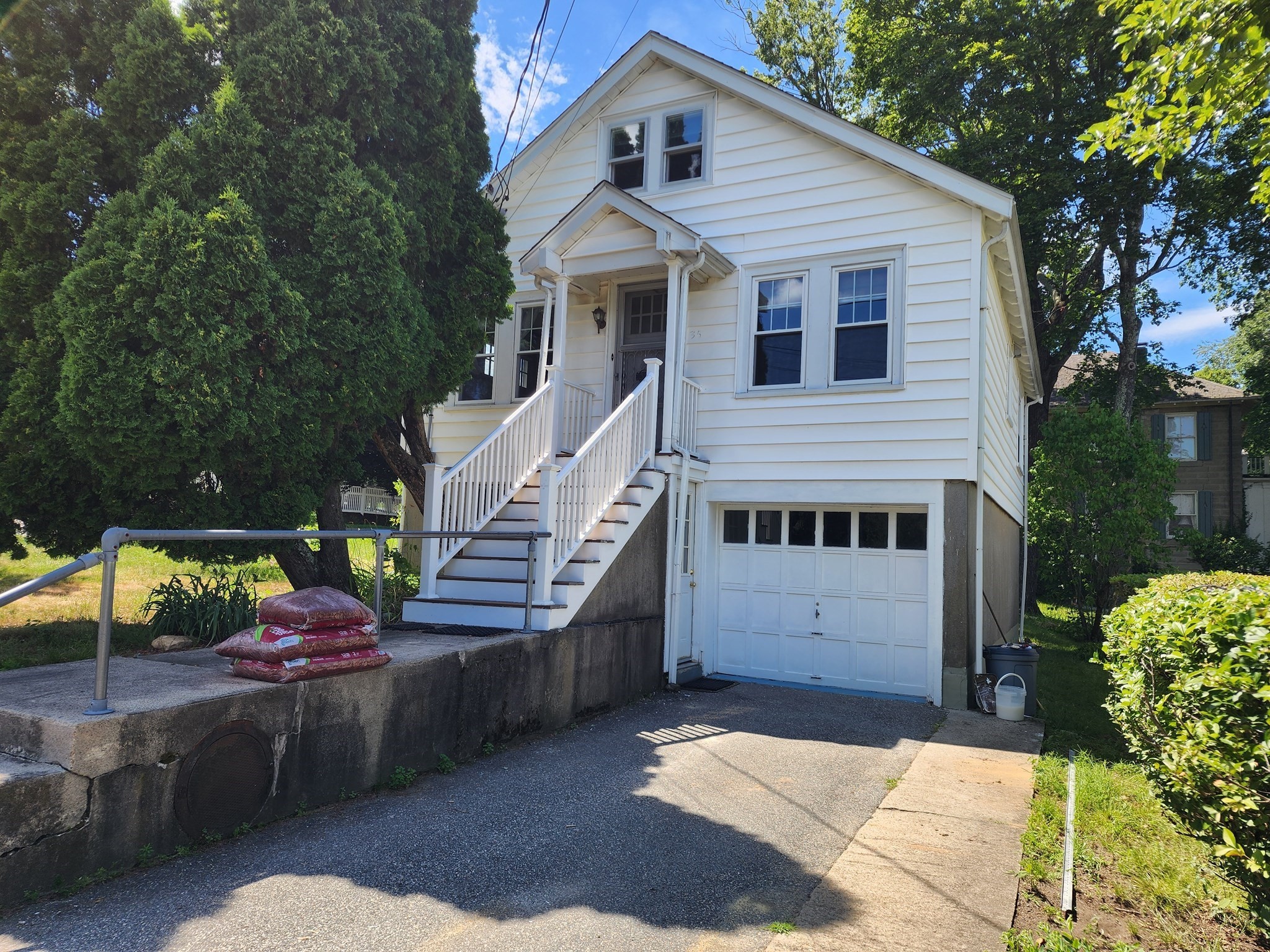 35 Bowker St – photo 1