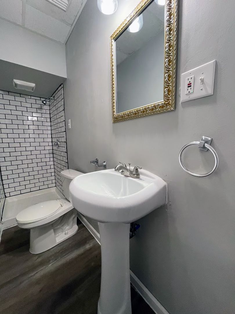 117 Crawford Ave unit Unit 2 – photo 1
