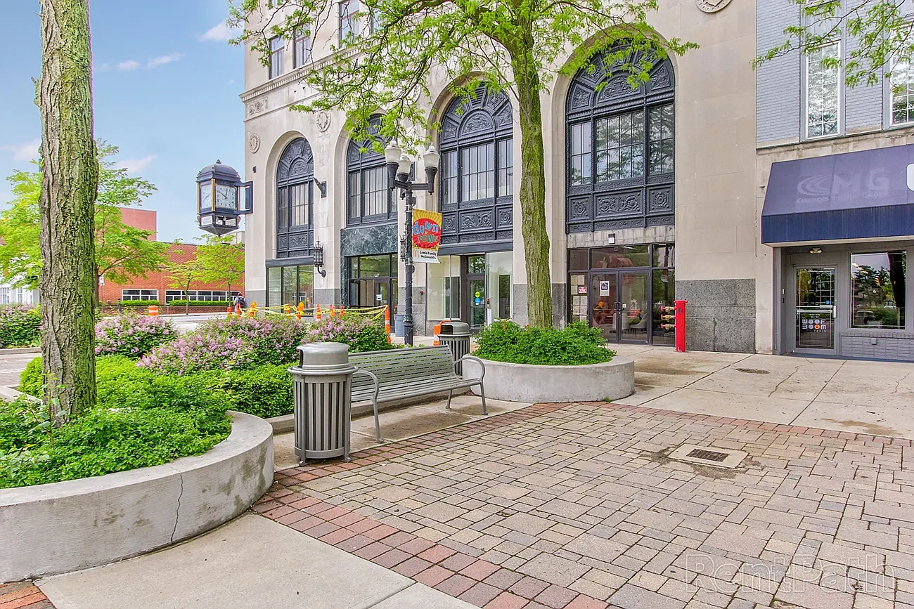 43 Town Square – photo 4