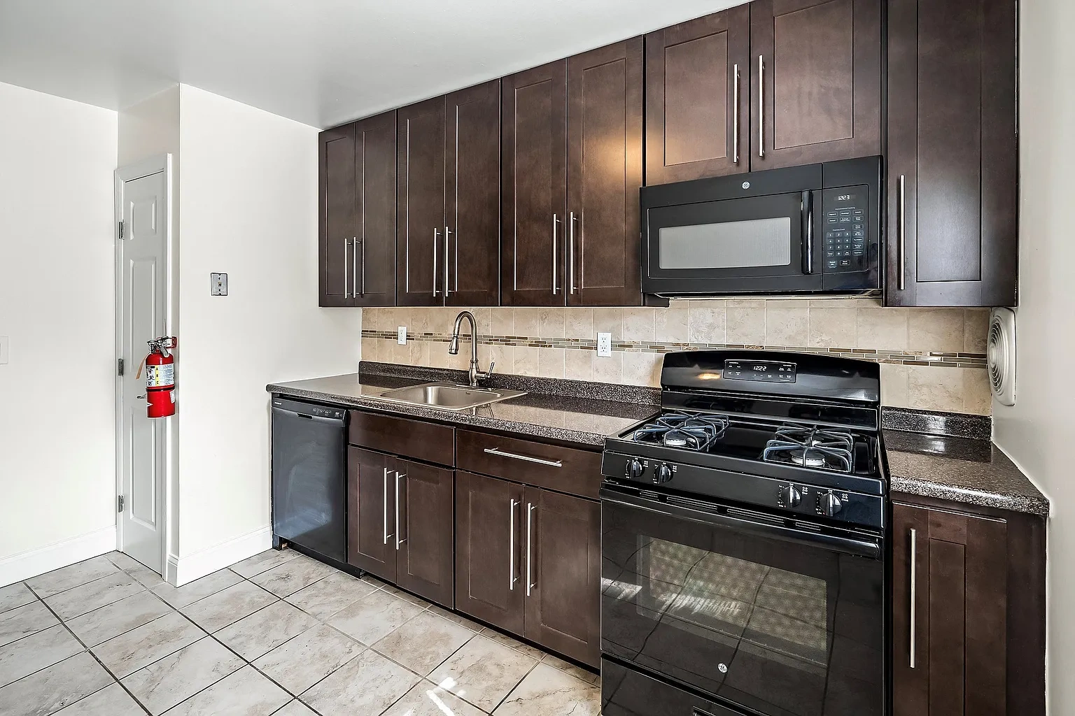 Clinton Manor Arms Apartments – photo 4