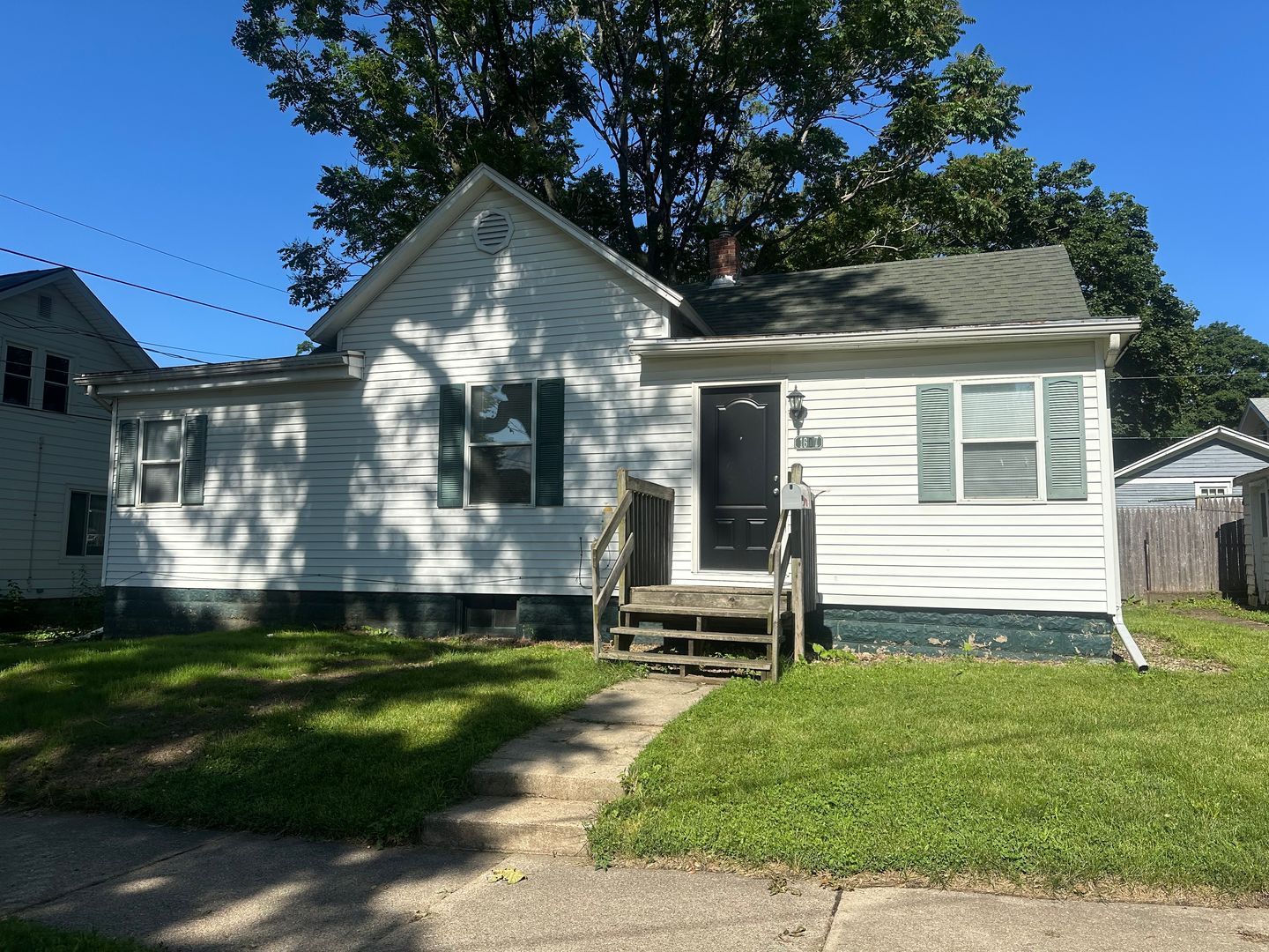 1607 N Roosevelt Ave – photo 1