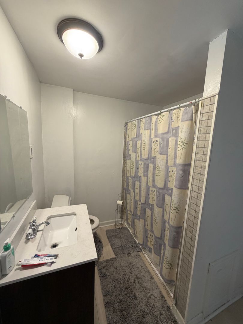 879 Chalker St – photo 4