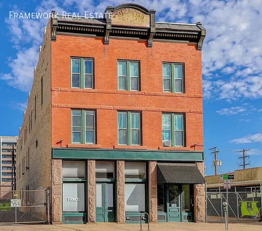 2033 Curtis Street – photo 1