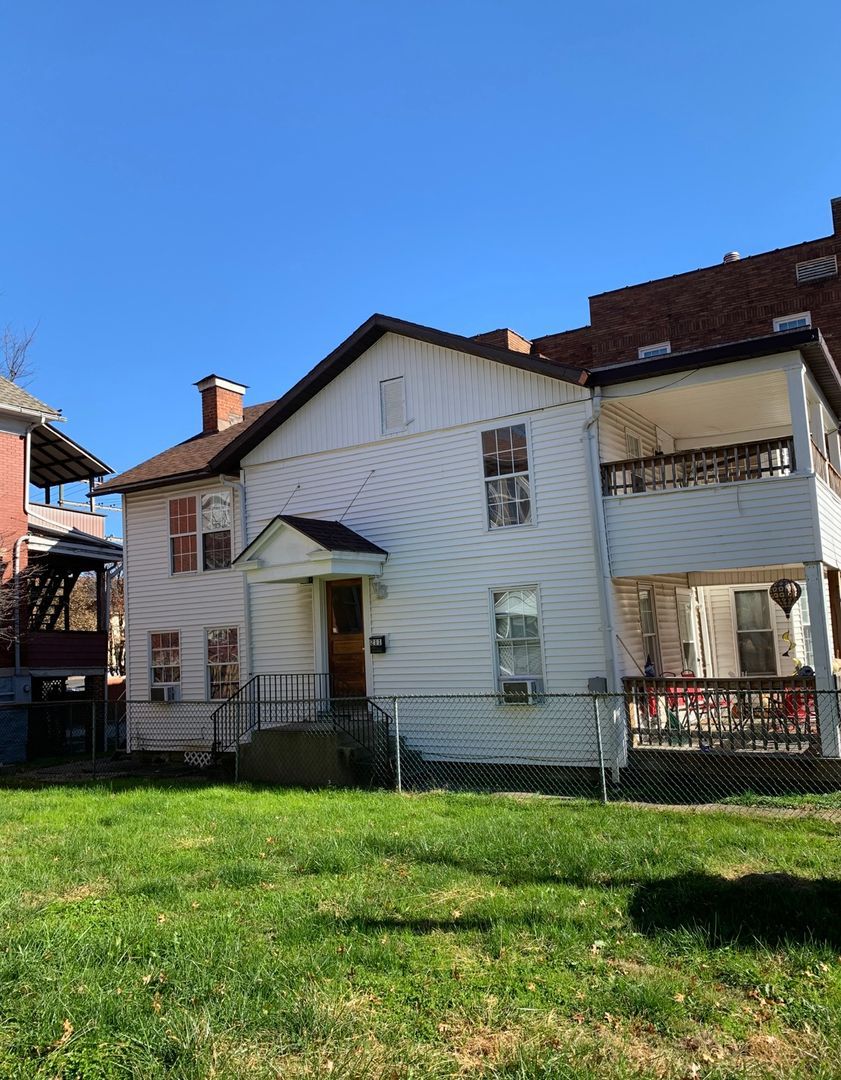 211 11th St unit 211-2 – photo 1