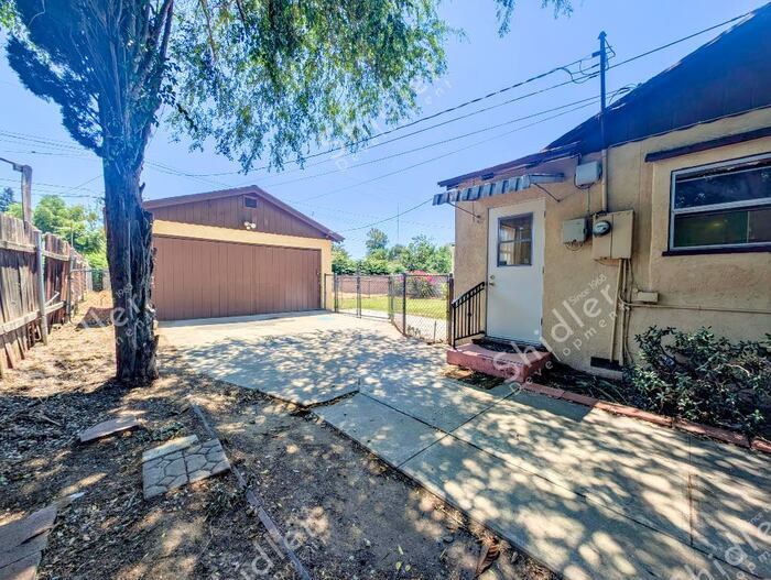 3245 N Stoddard Ave – photo 4