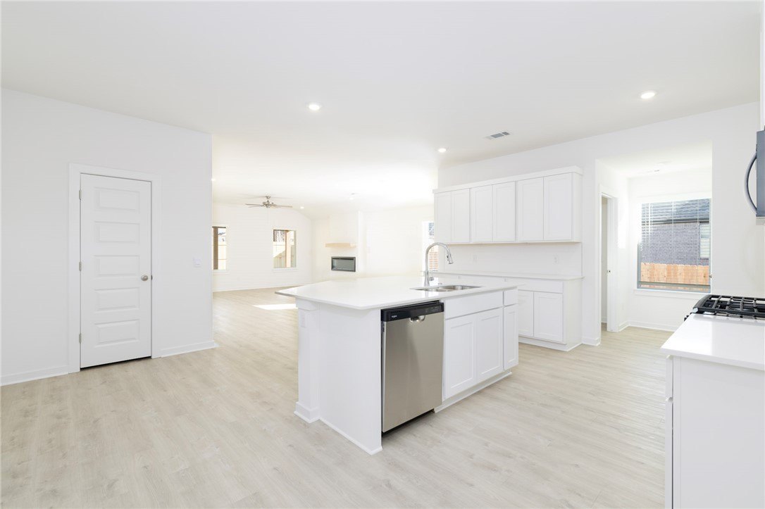 581 Crystal Dr – photo 3