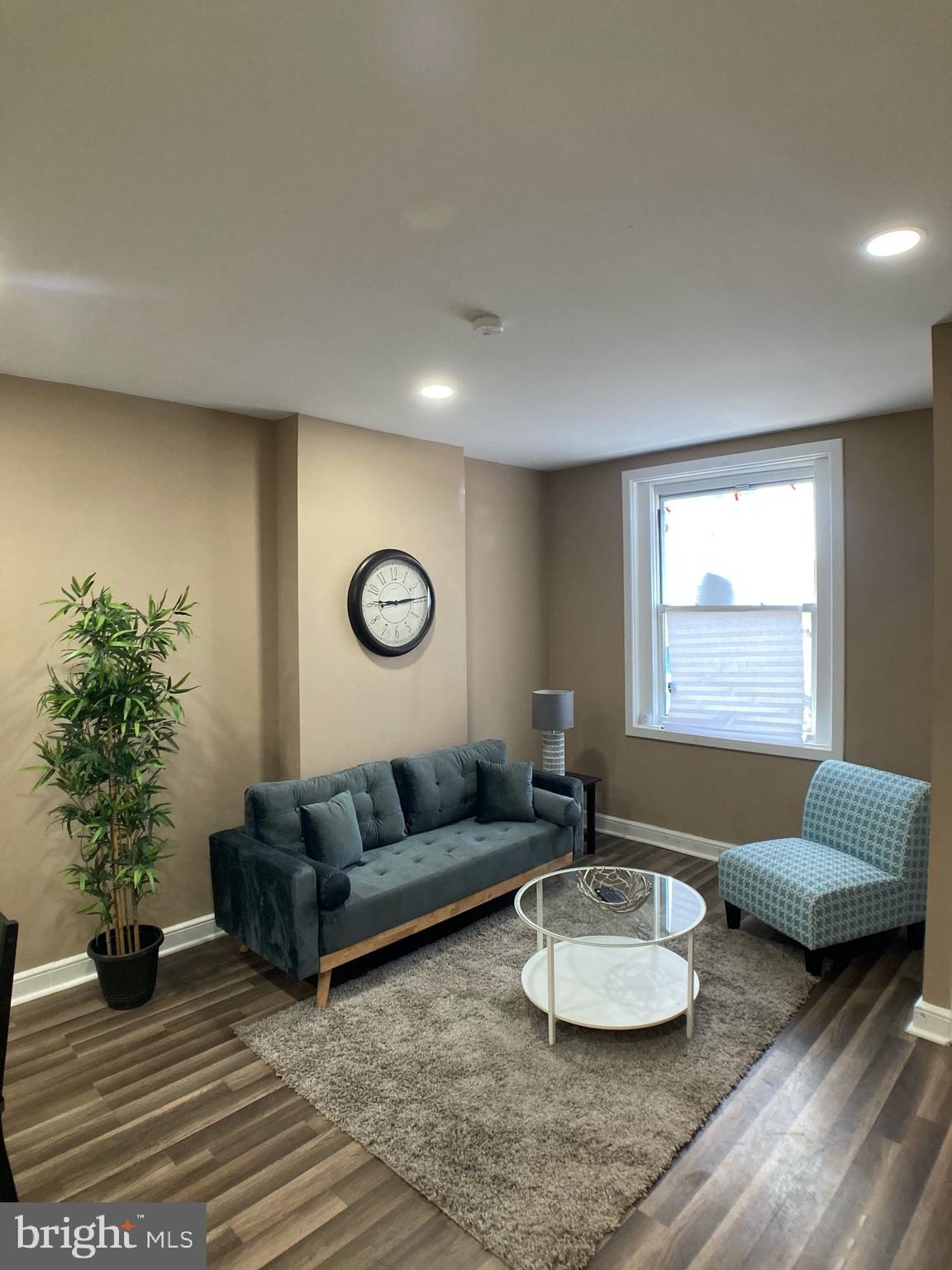 207 E Cambria St – photo 4