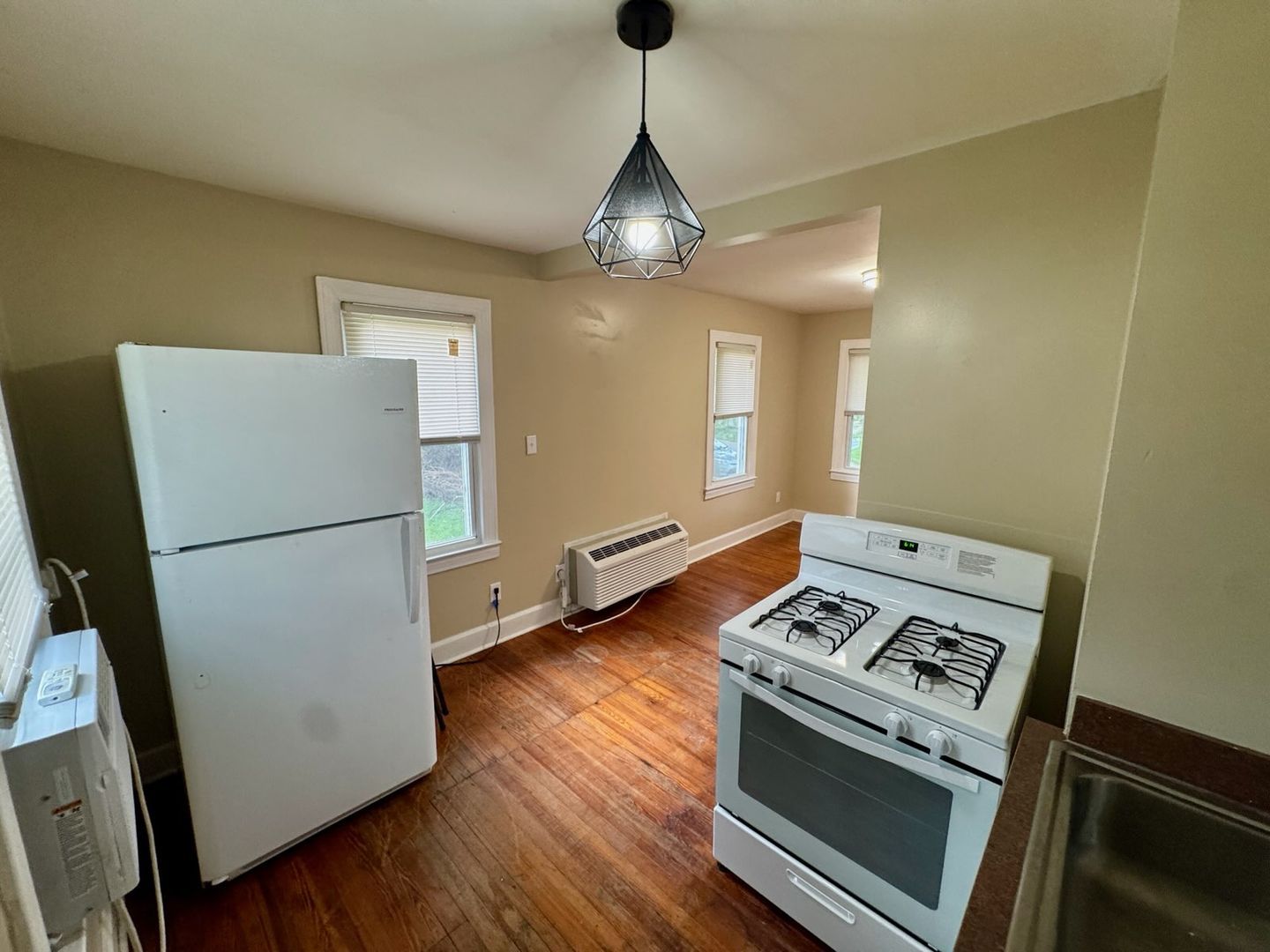 1706 Cowling Ave – photo 5