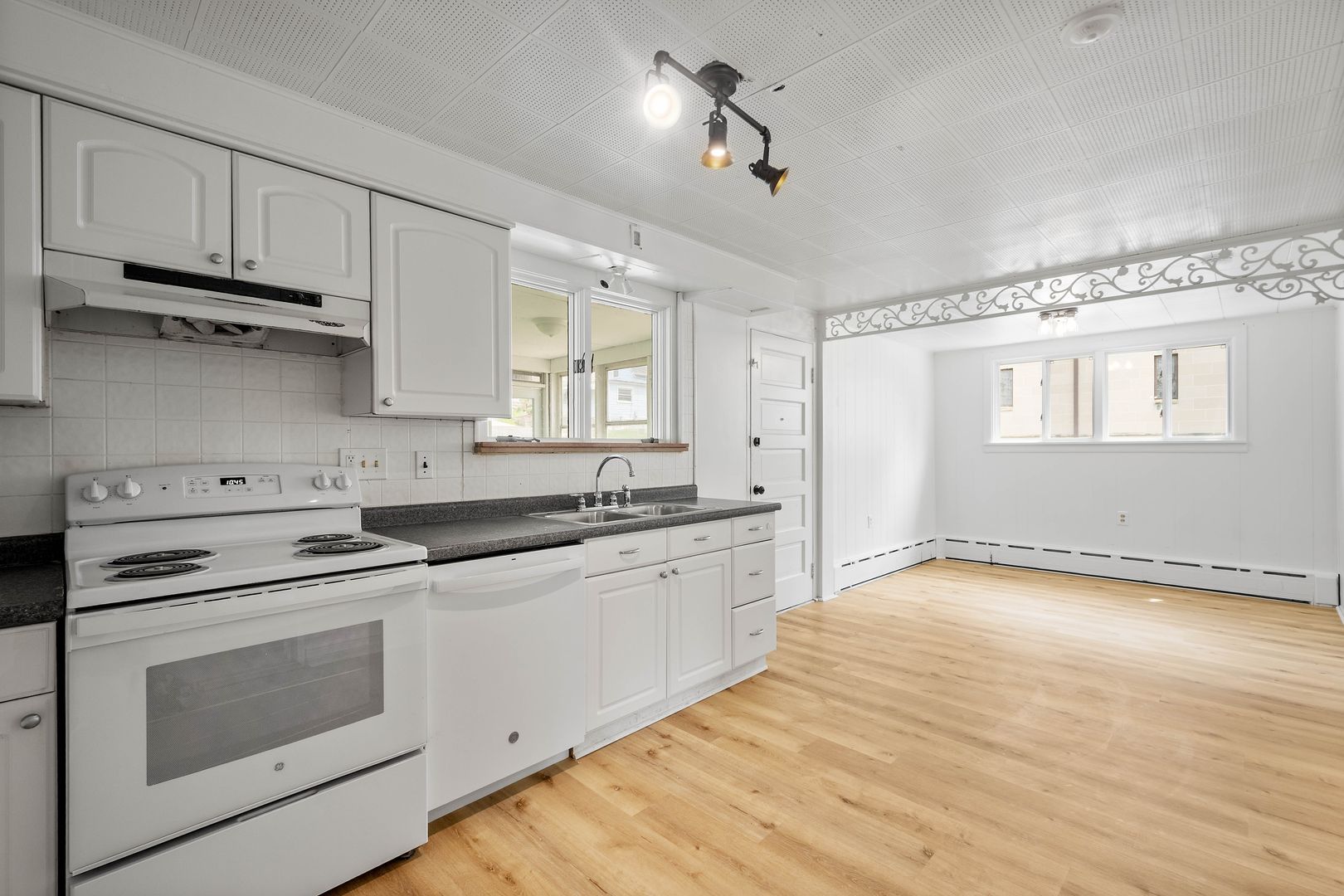 571 Washington Ave unit 571 Washington Avenue #1 – photo 1