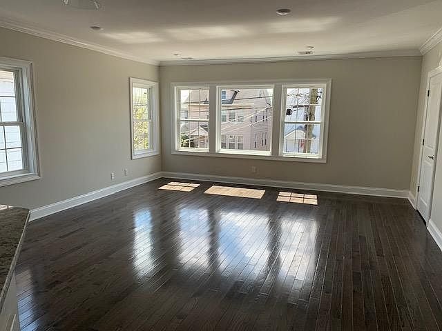 207 Seeley Ave – photo 2