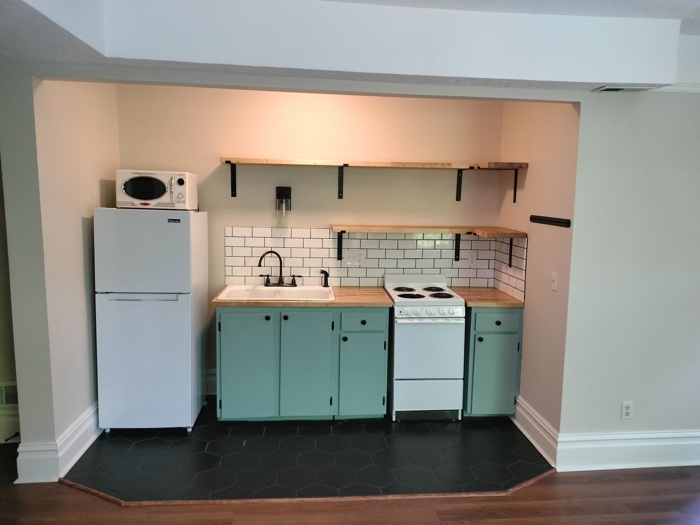 1608 W Main Ave – photo 3