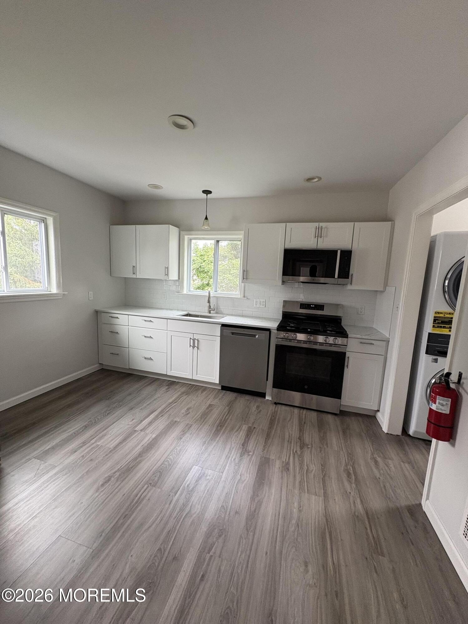 24 Waverly Pl #B – photo 1