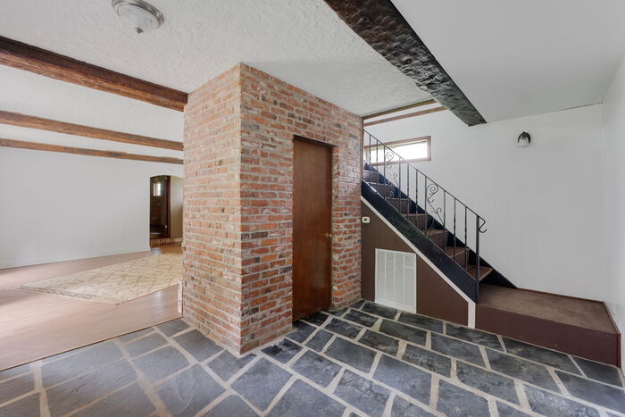 922 1st Ave SW – photo 4