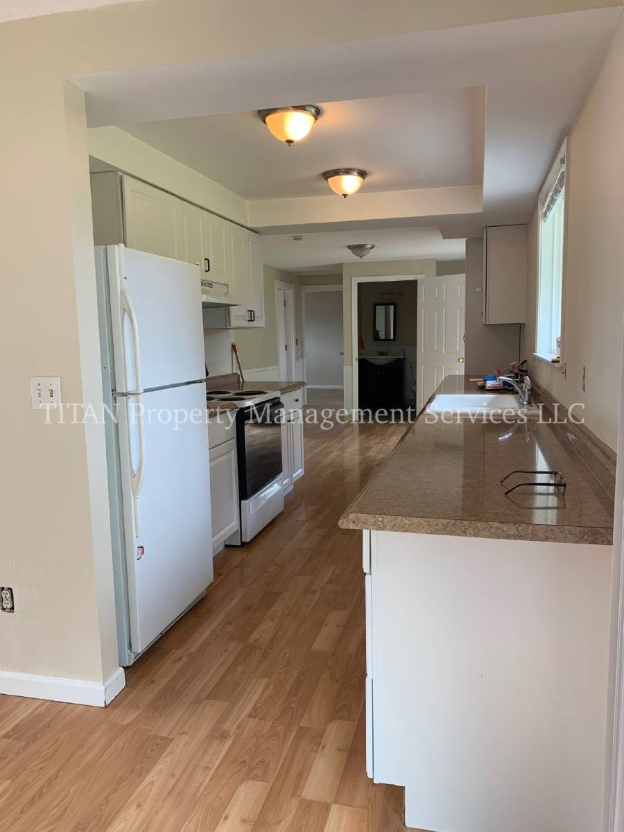 798 E Bridge St – photo 4