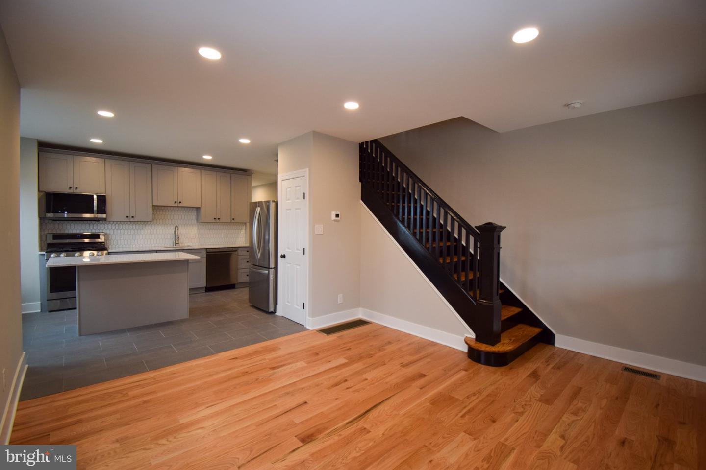 207 Paxson Ave – photo 1