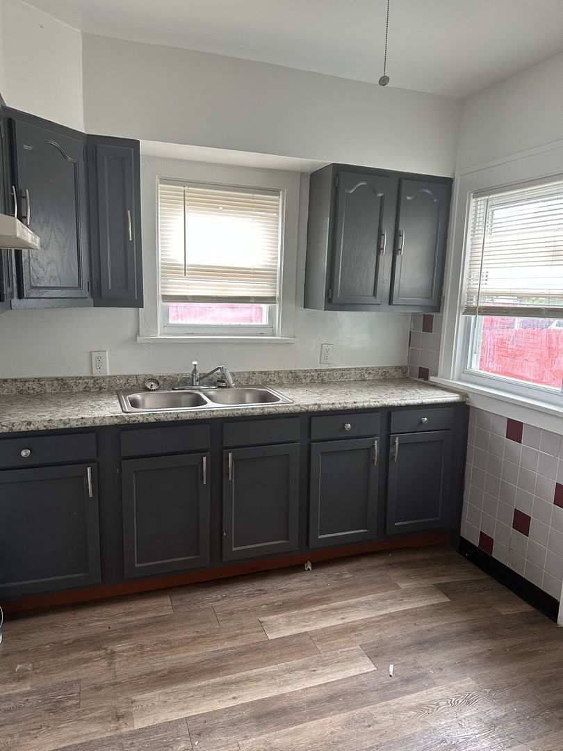 906 E 130th St – photo 3