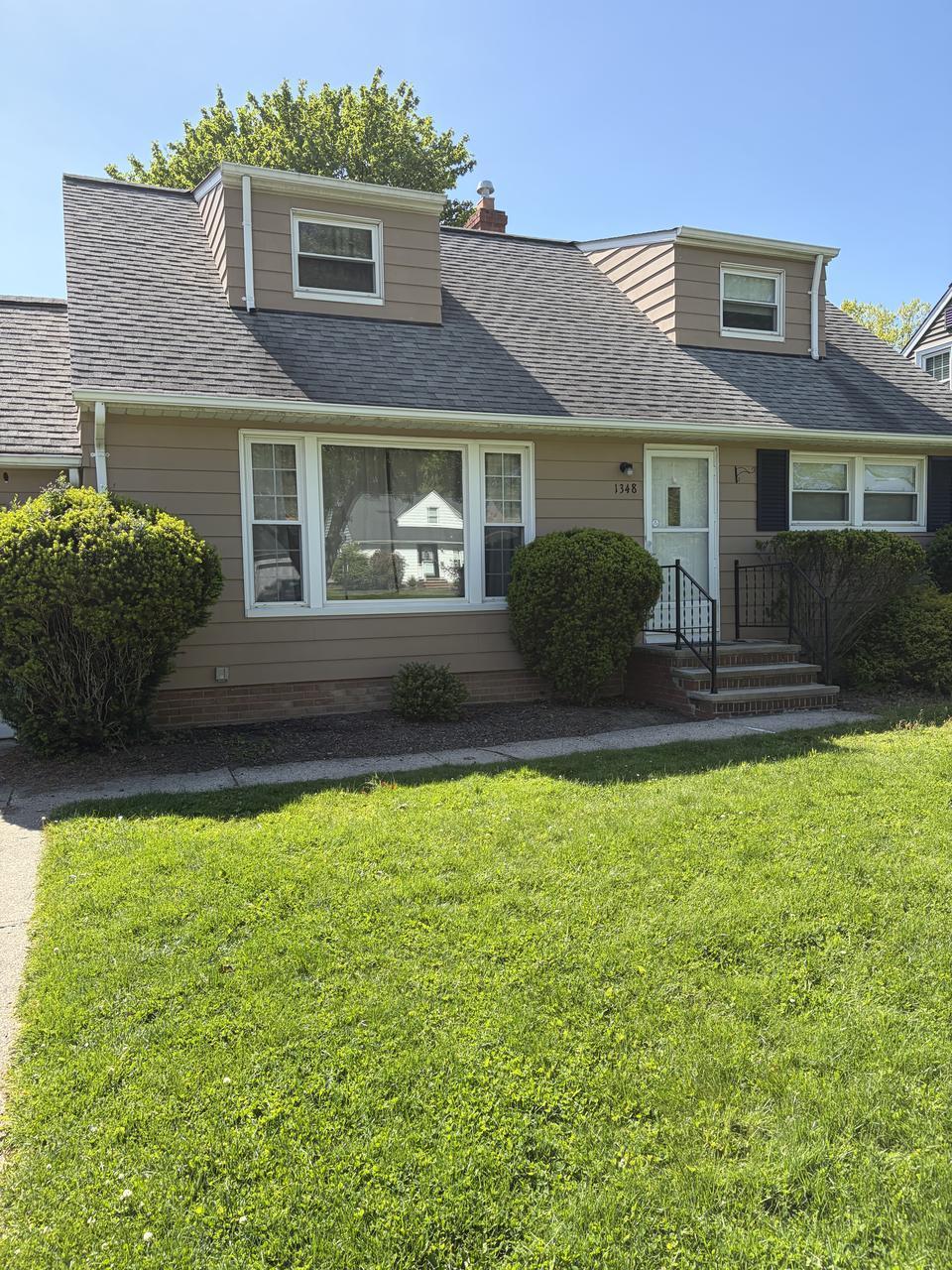 1348 Beaconfield Rd – photo 2