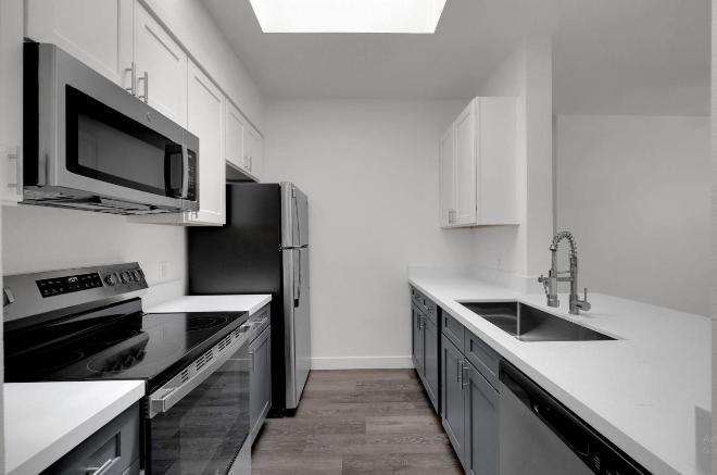 255 W Broadway – photo 3