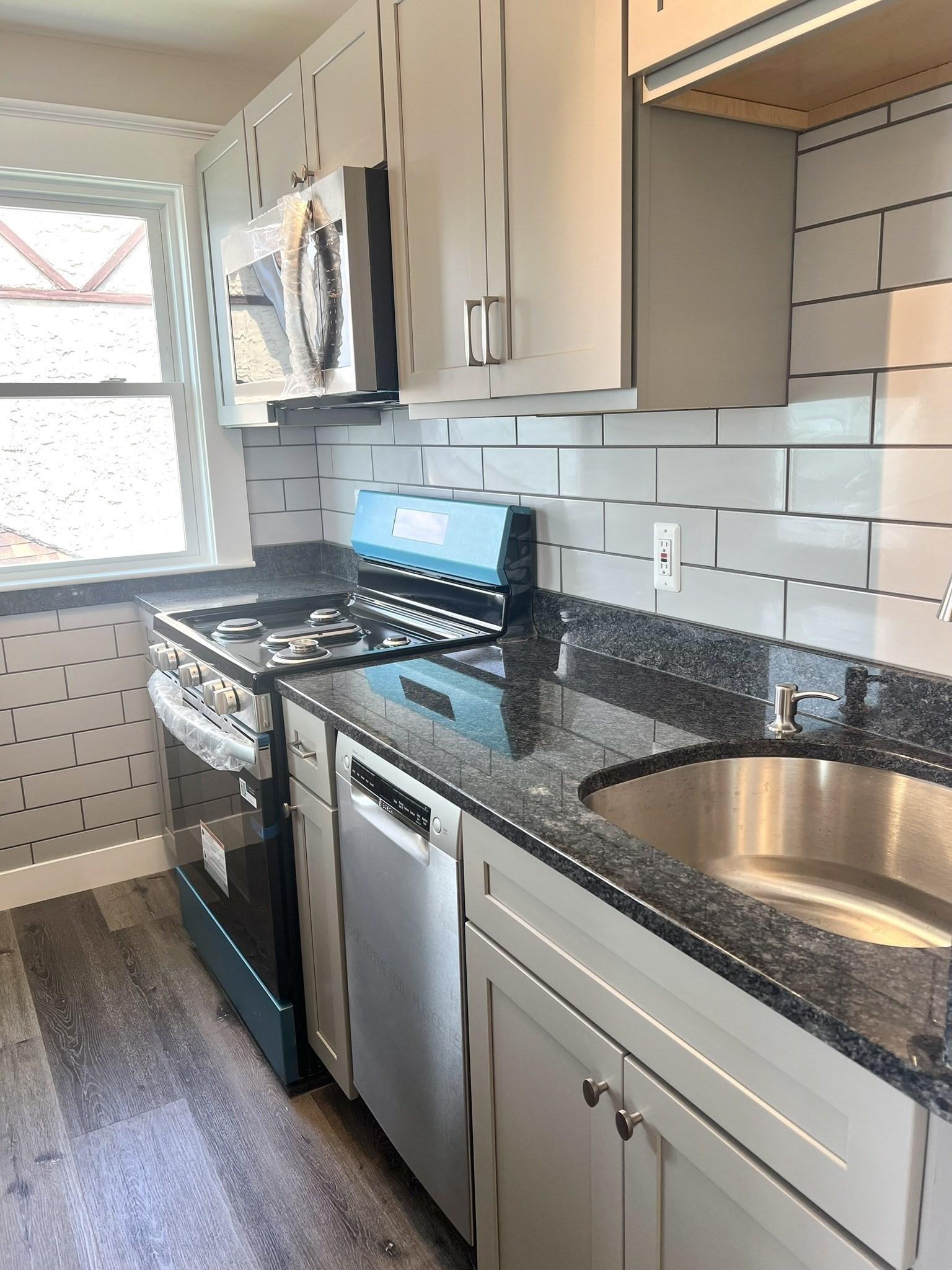 6 Elmwood Ct unit 2 – photo 3