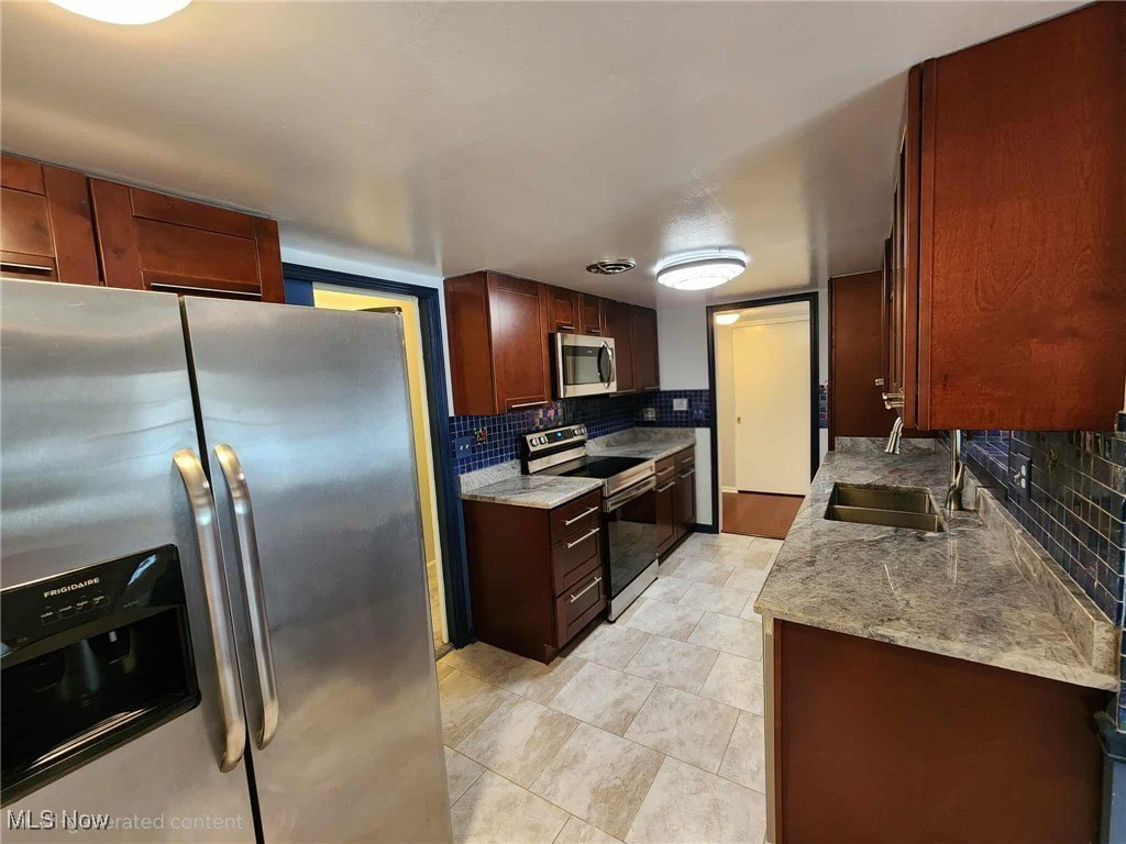 6960 Carriage Hill Dr – photo 2