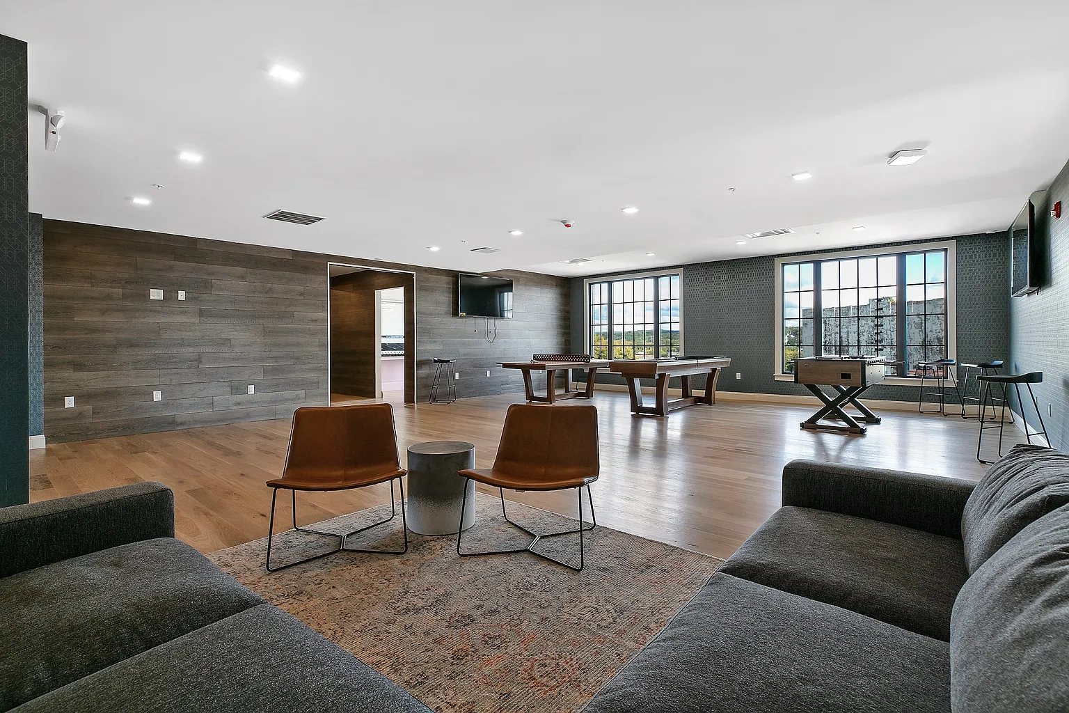 760 Broadway – photo 4