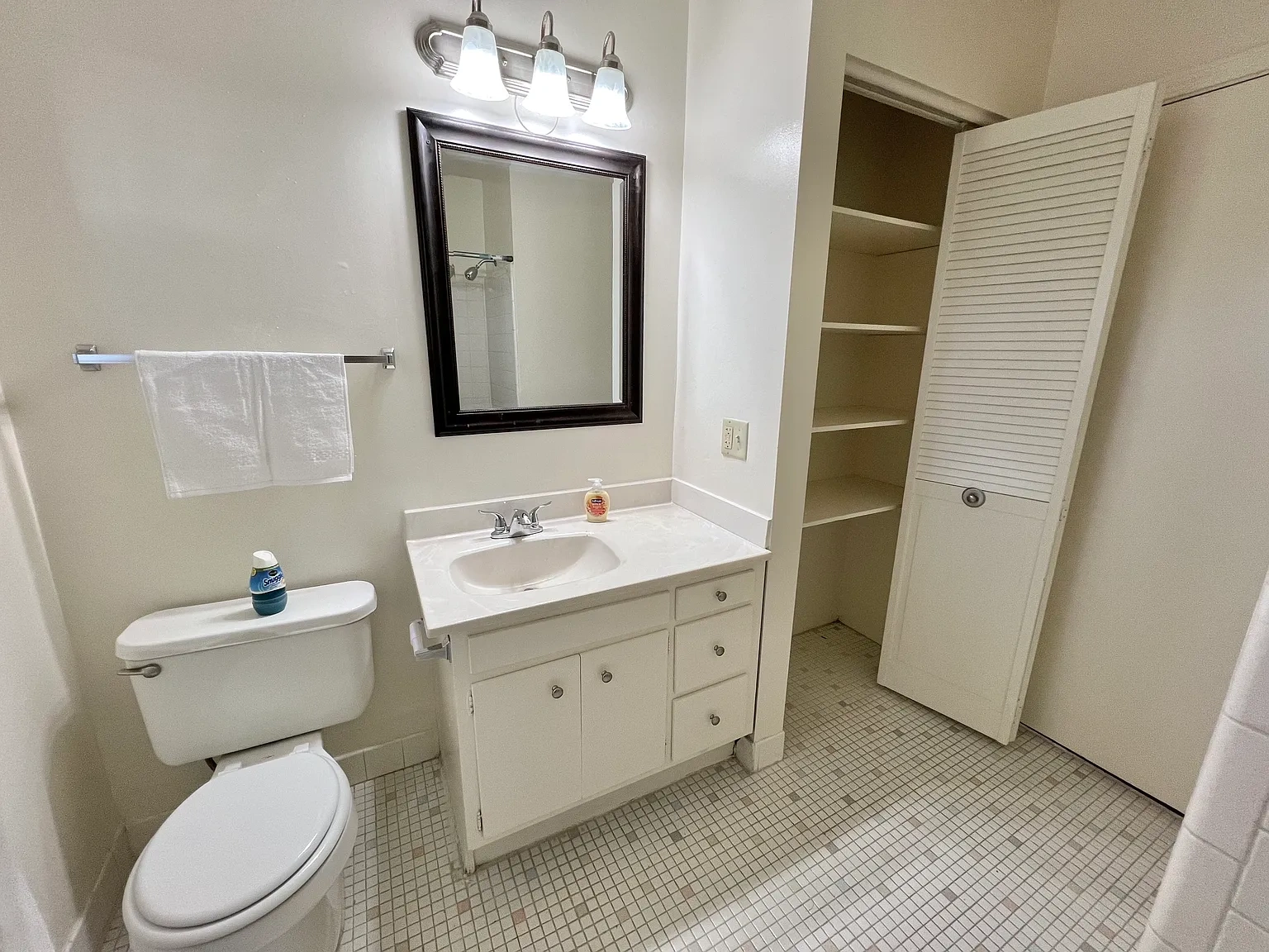 Mayfair Apartments – photo 1