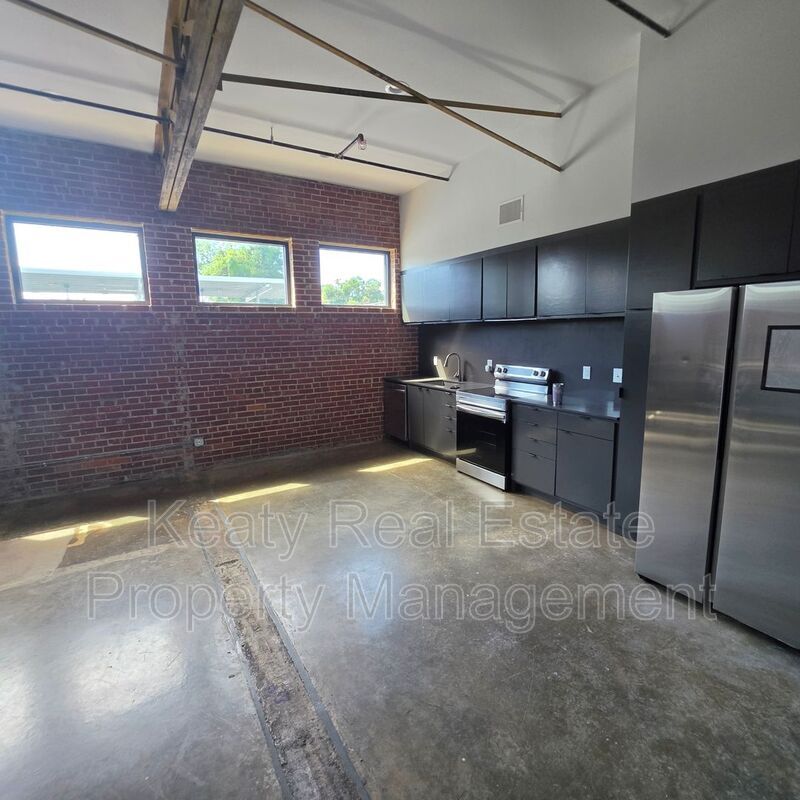 136 E Cypress St unit A – photo 5