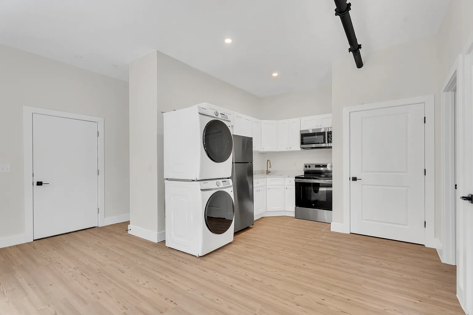 472 Main St – photo 4