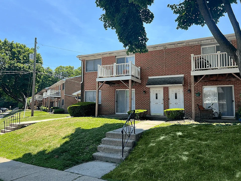 Springside Manor – photo 1
