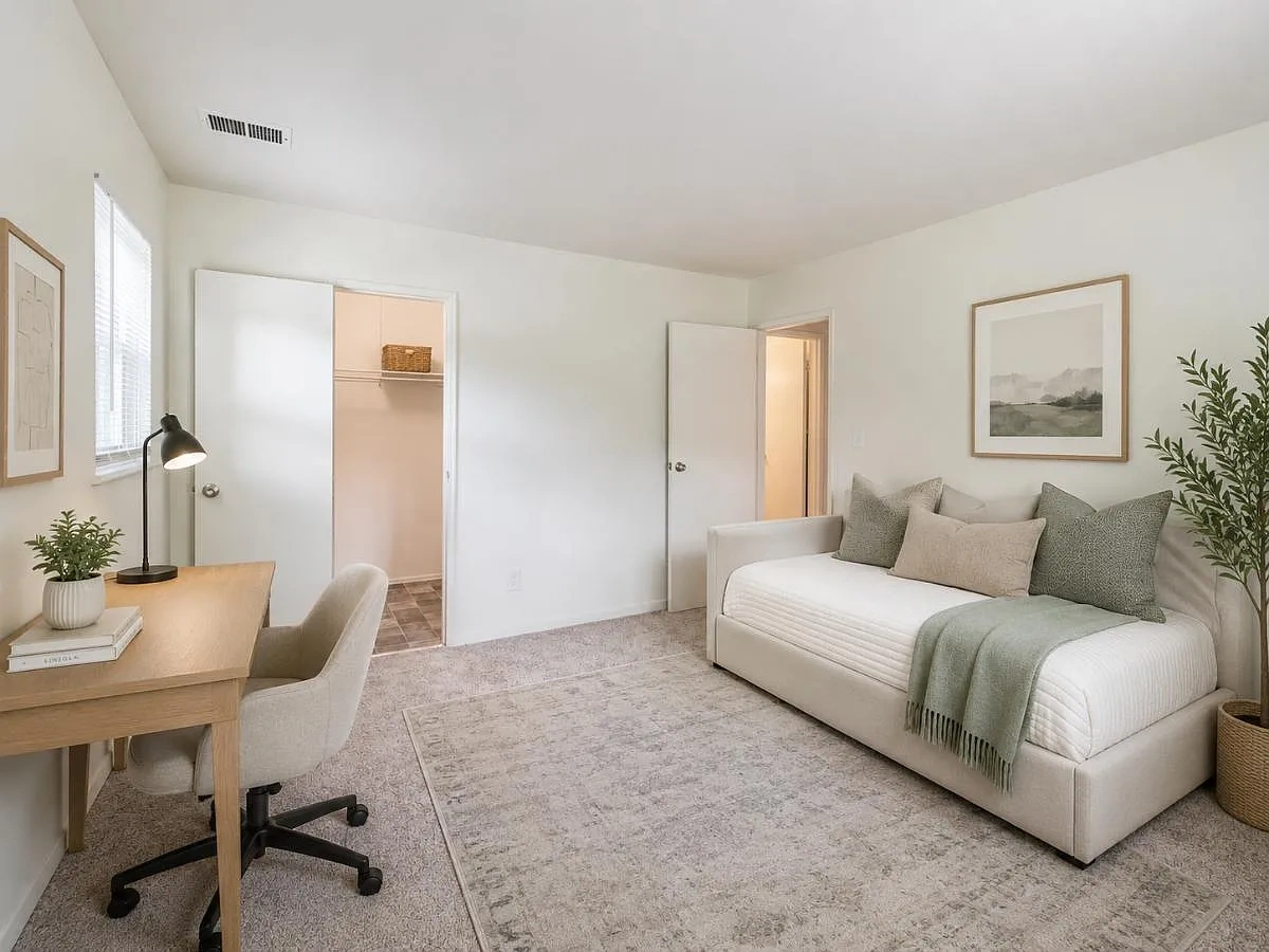 Post and Coach Apartment Homes – photo 4